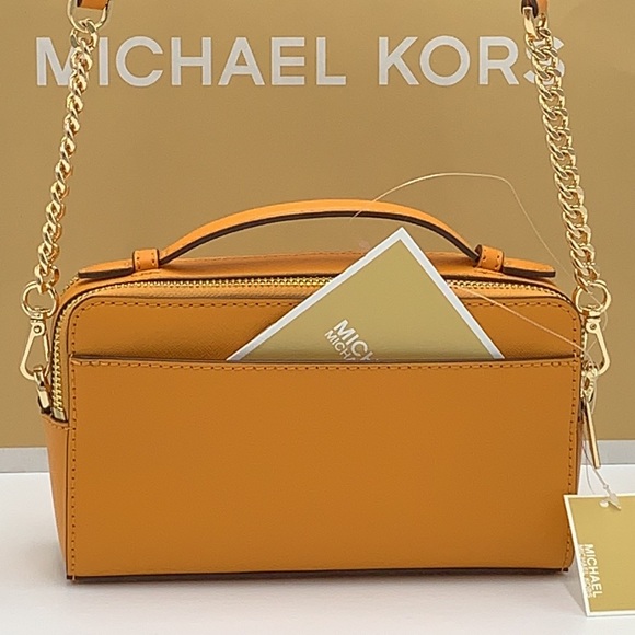 MICHAEL KORS JET SET ITEM MEDIUM DOUBLE ZIP PHONE XBODY HONEYCOMB COLOR
NWT - Picture 6 of 16